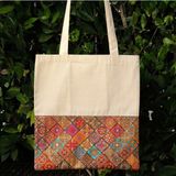 New Bazaar Kanvas Bez Çanta - Dokuma Kumaş Desenli - Iç Cepli ve Cırtlı - 36 x 40 cm - Simetrik Halı Desenli - Renkli