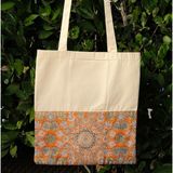 New Bazaar Kanvas Bez Çanta - Dokuma Kumaş Desenli - Iç Cepli ve Cırtlı - 36 x 40 cm - Turuncu Halı Desenli - Renkli