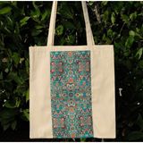 New Bazaar Kanvas Bez Çanta - Dokuma Kumaş Desenli - Iç Cepli ve Cırtlı - 36 x 40 cm - Yeşil Halı Desenli - Renkli