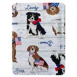 Newbridge Vatansever Köpekler ve Amerikan Bayrağı Baskılı Vinil Flanel Destekli Masa Örtüsü, Sevimli ABD Patriot Evcil Hayvan Köpek Tasarımı Su Geçirmez Veranda, Barbekü, Piknik, Mutfak Masa Örtüsü,