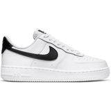 Nike Air Force 1 '07 Kadın Yürüyüş Ayakkabısı Kauçuk Tabanlı Suni Deri 38 - Siyah Beyaz - 001-Beyaz