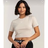 Nike Sportswear Essential Slim-Fit Cropped Short-Sleeve Krem Kadın T-Shirt FB2873-104