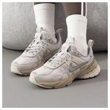 Nike V2K Run Gore-Tex (Su Geçirmez) Kadın Sneaker AYAKKABI-FZ2622-002-SPORTXOUTLET - Krem - Bej