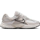 Nike V5 Rnr (Gs) Genç Günlük Ayakkabı – Hafif ve Rahat Spor Model - Beyaz