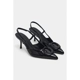 Nişantaşı Shoes Nereid Siyah Rugan Aksesuarlı Sivri Burun Arkası Açık Ince Topuklu Kadın Ayakkabı