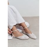NİŞANTAŞI SHOES Tracy Beyaz Dantel Detay Arka Bantlı Tokalı Kadın Babet Sandalet