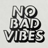 "No Bad Vibes" Metal Duvar Sanatı - Pozitif Enerji Ev Ofis Zen Uzay Rahatlama Dekoru için İlham Verici Alıntı İşareti (59,6 x 53,1 cm)