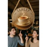 Nod Sıcak Sahlep Temalı Ahşap Kapı Süsü Duvar Tablosu, Kış Kahvesi & Kafe Dekoru, Retro İçecek Posteri Bej 30 x 50