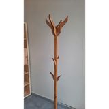 Normadia Lale Desenli Ahşap Ayaklı Modern Portmanto Elbise Askısı - Seçenek 1 - Ahşap - Ceviz