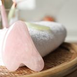 Normadia Pembe Kuvars Gua Sha Masaj Aleti, Doğal Taş, Sağlıklı ve Ferahlatıcı - Ahşap - Bej