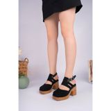 NOSEY SHOES KAREN MODEL HAKİKİ DERİ SİYAH ÖNÜ KAPALI BİLEKTEN TOKALI PLATFORM KALIN TOPUKLU KADIN SANDALET