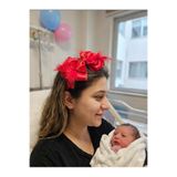 Nöşre Design Lohusa Tacı Tüylü Kırmızı Saten Kurdeleli Anne bebek hastane Çıkışı Baby Shawer Tüylü Saç Aksesuarları