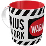 Nostalgic-Art Retro Kahve Kupası – Dikkat – Genius At Work, Komik Büyük Retro Fincan, Özlü Söz, Dahiyane İçin Hediye Fikri, 330 Ml