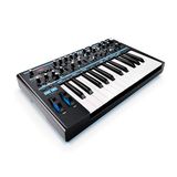 Novation Bass Station II Analog Monosynth - 64 fabrika yamaları, desen tabanlı step sequencer ve arpejatör, iki osilatör ve ek bir alt osilatör içerir