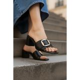 NOVELLAM SHOES Kadın İgor Siyah Cilt Kemer Detaylı Kalın Topuklu Rahat Kalıp Terlik