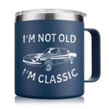 NOWWISH Erkekler için Komik Hediyeler, I'm Not Old I'm Classic Kahve Kupası 14 oz, Erkekler için Emeklilik Hediyeleri, Koca, Büyükbaba, Baba için Noel Doğum Günü Hediyeleri (14 oz, Lacivert)