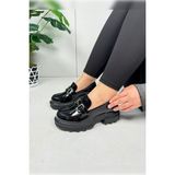 Nstil Günlük Kadın Loafer V Tokalı Kalın Topuklu Tırtıklı Tabanlı Oval Burunlu Makosen Ayakkabı 7455 - 7453 - Siyah Rugan
