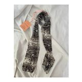 Nurcanilirboutique Yılan desenli fular