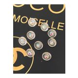 ODDA TASARIM ATÖLYESİ Kenarları gold renkli ortası renkli taşlı çicek model metalize gömlek düğmesi (1.2cm)