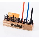 Ofistike Avukatlara Özel Masif Kayın Ahşap Masa Isimliği Kartvizitlik ve Kalemlikli Masaüstü Isimlik Standı