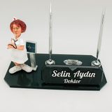 Ofistike Kadın Doktor Biblolu İsimlik Kristal Masa İsimliği