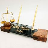 Ofistike Terazi Biblolu İsimlik Ahşap Ayaklı Kristal Masa İsimliği