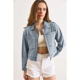 Olalook Kadın Açık Mavi Taş Payet Detaylı Yıkanmış Crop Denim Ceket CKT-19000523