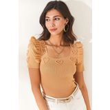 Olalook Kadın Bal Köpüğü Kolu Fırfırlı Kalp Boncuk Garnili Crop Bluz BLZ-19002269