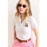 Olalook Kadın Beyaz Polo Yaka Ayıcık Nakışlı Crop Tişört TSH-19000913