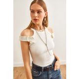 Olalook Kadın Ekru Omuz Detaylı Halter Yaka Crop Esnek Pamuk Bluz BLZ-19002637