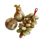 Oniks Doğal Taş Meyve Seti – 2” Elma, 2,3” Armut, 30’lu Üzüm – Beyaz & Kahve Renk – El Yapımı Dekoratif Hediyelik (Kahverengi)