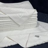 ONLY WHITE HOME Banyo Paspası, 100% Pamuk, Lüks, Ayak Havlusu, 50 x 70 cm, 250 Gr/Ad (715 GSM), Beyaz Renk, Otel Paspası, Süper su emici, Hızlı Kuruma, Yıkanabilir