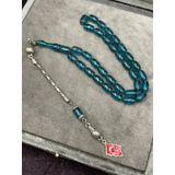 Onurlu Tesbihane Türk Bayrağı Uçlu Arpa Kesim Petrol Mavisi Ateş Kehribar Tesbih (6x10 mm) OT-ATS-KHRBR-038