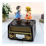 Öpüşen Çift Müzik Kutusu