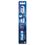 Oral-B Pro-Expert Clinical Derinlemesine Temizlik Diş Fırçası – Orta Sertlikte Fırça Kılları, 1 Adet