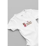OverOz Annesinin Çikolatası Baskılı Çıtçıtlı Kısa Kollu Bebek Body Zıbın Tulum Badi 5933 9-12 Ay, 9-12 Ay, Annesinin Çikolatası Baskılı Bebek Body, Beyaz, Üniseks