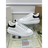 Oversize Beyaz Erkek Deri Sneaker – Alexander McQueen’in İkonik Beyaz Şıklığı