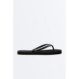 Oysho Kabartmalı plaj sandalet