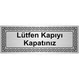 Özarslan Dizayn Lüfen Kapıyı Kapatınız 7x20 cm Gümüş Renk Metal Yönlendirme Levhası