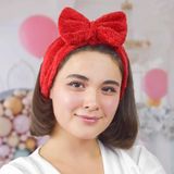 Özgüner Peluş Saç Bandı – Yumuşak ve Esnek Cilt Bakım Bandı – Makyaj, Duş ve Spa İçin Kadın & Genç Kızlara Özel Aksesuar (fiyonklu kırmızı, 30)