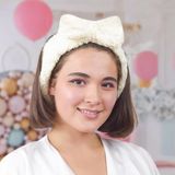 Özgüner Peluş Saç Bandı – Yumuşak ve Esnek Cilt Bakım Bandı – Makyaj, Duş ve Spa İçin Kadın & Genç Kızlara Özel Aksesuar (fiyonklu krem, 30)
