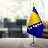 Özgüvenal Bosna Hersek Masa Bayrağı Direksiz 15 x 22,5 cm