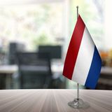 Özgüvenal Hollanda Masa Bayrağı Direksiz 15 x 22,5 cm