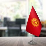 Özgüvenal Kırgızistan Masa Bayrağı Direksiz 15 x 22,5 cm