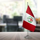 Özgüvenal Peru Masa Bayrağı Direksiz 15 x 22,5 cm