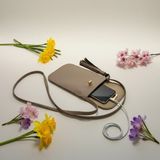 Pai Suni Deri Telefon Çantası – Gold Kilitli, Uzun Askılı Kadın Omuz & Çapraz Çanta - Vizon