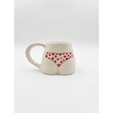 Palto Tasarım Kırmızı Kalpli Bikinili El Yapımı Beyaz Parlak Popo Kupa - El Işçiliği Hediyelik Kupa Bardak Mug - 200 ml