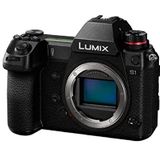 Panasonic DC-S1E-K aynasız tam format kamera, 4K 60p/50p video kaydı Flip Screen ile (profesyonel video özellikleri. 24,2 MP CMOS sensör, objektifsiz, siyah)