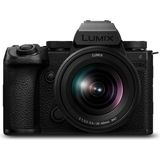 Panasonic Lumıx DC-S5M2XKE Tam Kare Aynasız Fotoğraf Makinesi, Lumıx S-R2060 20-60MM F3.5-5.6 Objektif, 4K 60P ve 6k 30P Sınırsız Kayıt, Döner Ekran, Wifi, Hibrit Faz Af, DMW-BLK22 Pil, Siyah