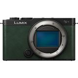Panasonic Lumix DC-S9E-G Tam Kare Aynasız Kamera, Açık Kapı Vlogging, 24,2mp, 6k/4k, 779 Noktalı Pdaf, Görüntü Sabitleme, Lut, 180° Esnek Monitör, 5ghz Wifi, Koyu Zeytin, Kamera Gövdesi - Siyah